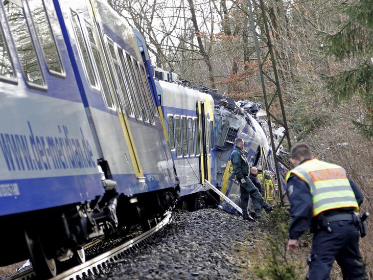 Train crash in Germany kills 10 - ảnh 1